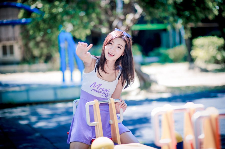 别抱怨生活的无聊生活嘛，就是无聊中自己找些乐子。我可以被打败但我不允许自己爬不起来。